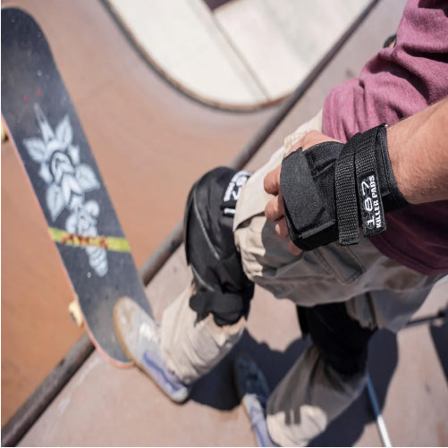 187 Killer Pads Pro Wrist Guard Set - Black in use