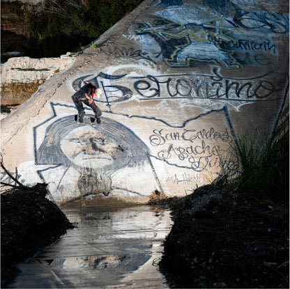 Etnies Locut X Apache Skate Shoe - Black/Grey/Gum